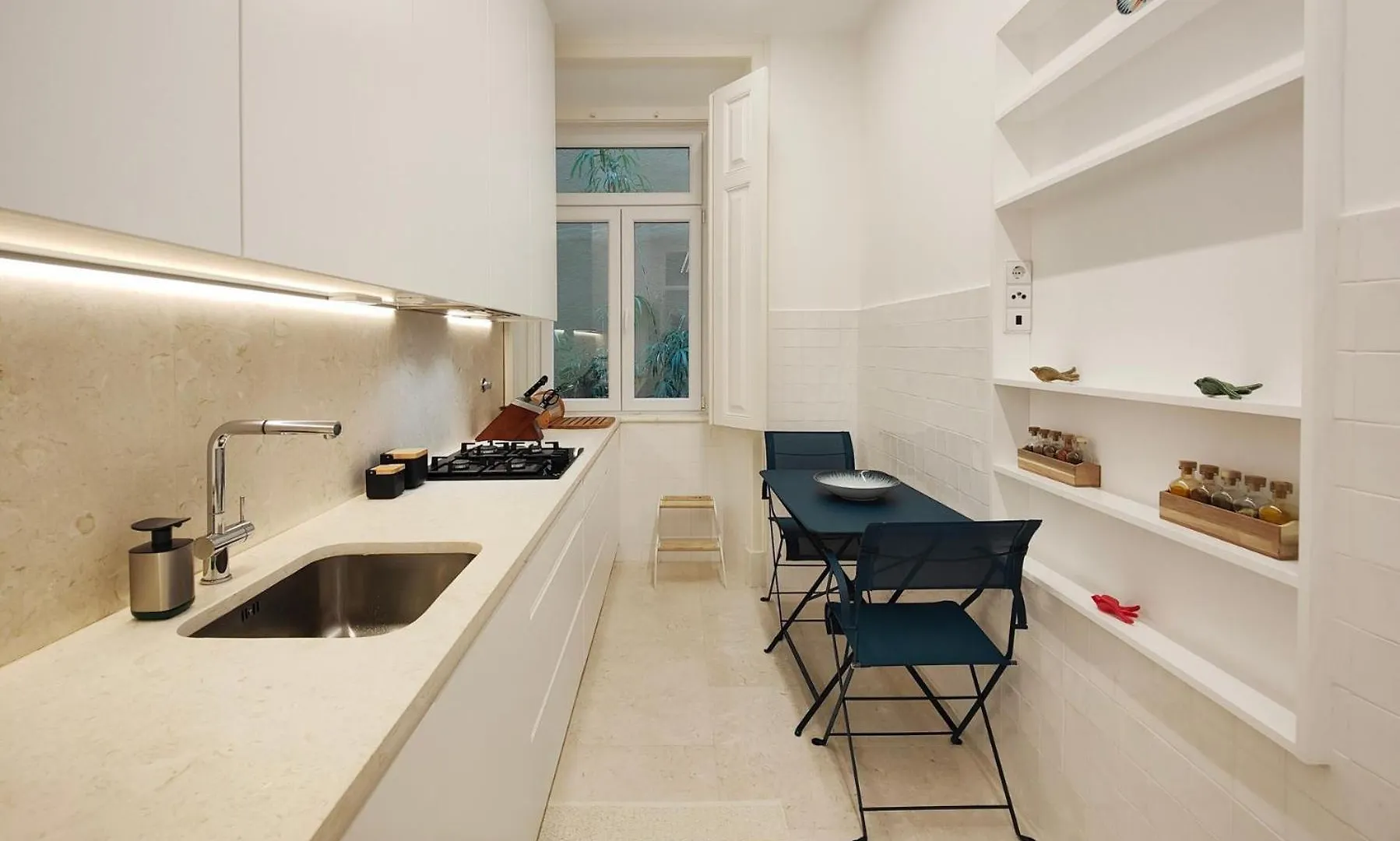 Joivy Astonishing Flat W Office Near Central Lisbon Apartment