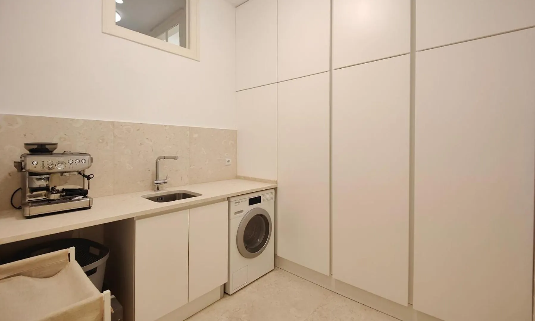 Joivy Astonishing Flat W Office Near Central Lisbon Apartment
